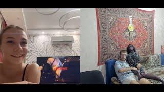 Коля смотрит телевизор с девушками и Снежанной. Креативный Директор